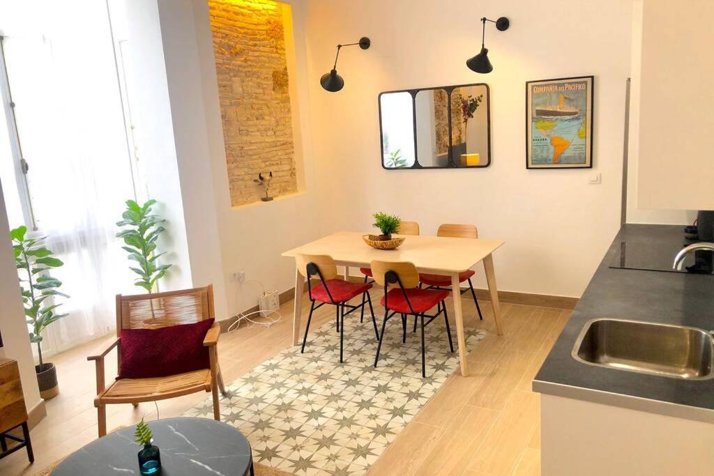Gatu Premium Villa Libertad, Preferente Mayores De 25 Anos Y Familias Cadiz Bagian luar foto
