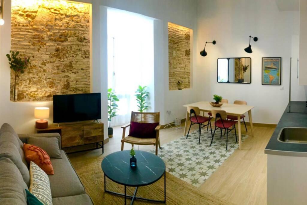 Gatu Premium Villa Libertad, Preferente Mayores De 25 Anos Y Familias Cadiz Bagian luar foto