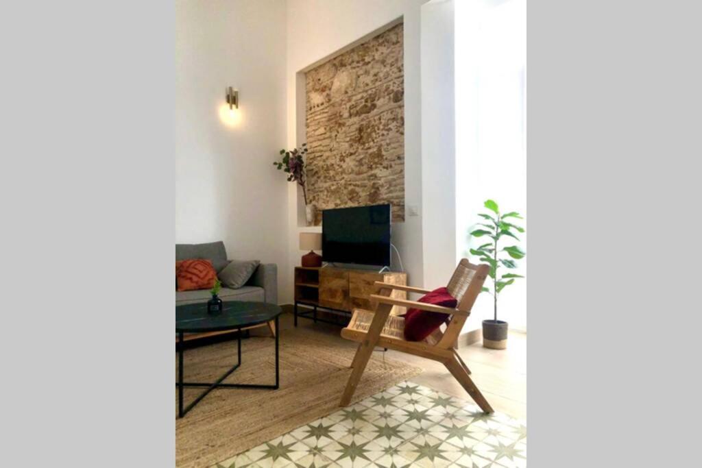 Gatu Premium Villa Libertad, Preferente Mayores De 25 Anos Y Familias Cadiz Bagian luar foto