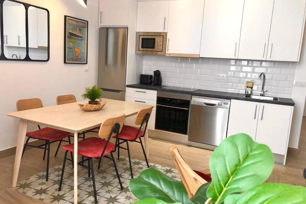 Gatu Premium Villa Libertad, Preferente Mayores De 25 Anos Y Familias Cadiz Bagian luar foto