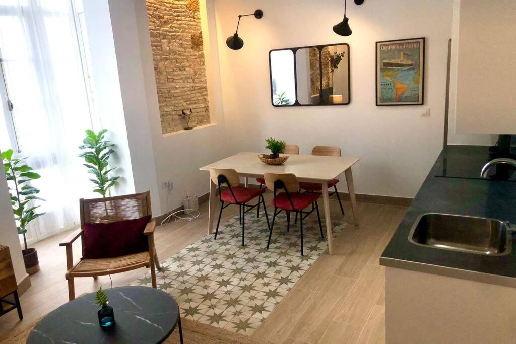 Gatu Premium Villa Libertad, Preferente Mayores De 25 Anos Y Familias Cadiz Bagian luar foto